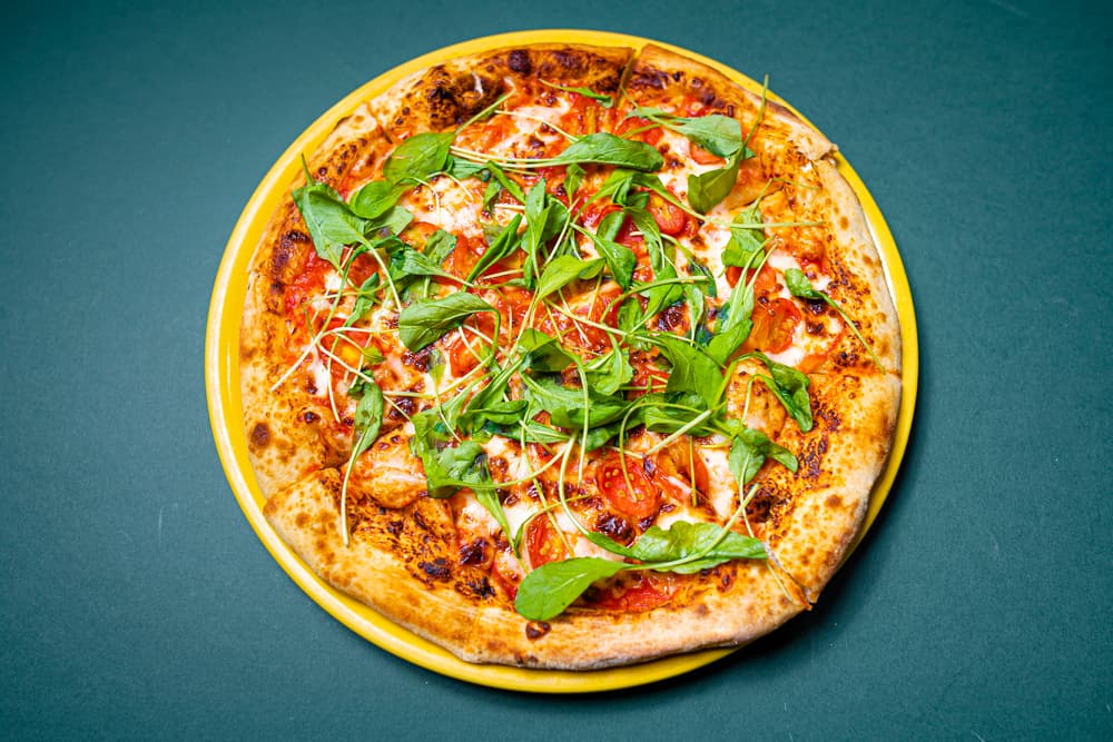 Pizza Arugula y Tomate Cherry.