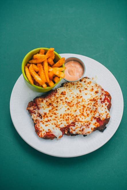 Milanesa de res parmesano